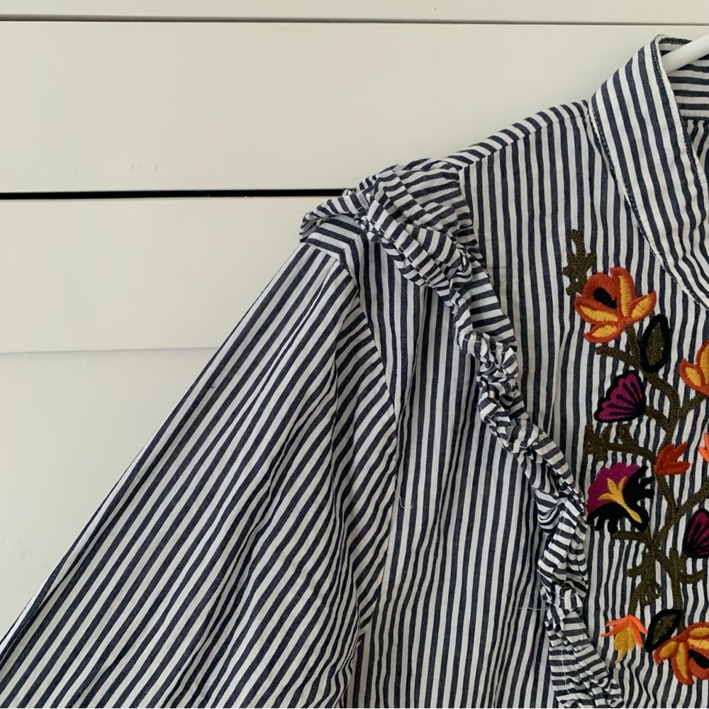 Dance & Marvel Blue Stripe Floral Embroidered Ruffle Long Sleeve Button Top L - Picture 7 of 13